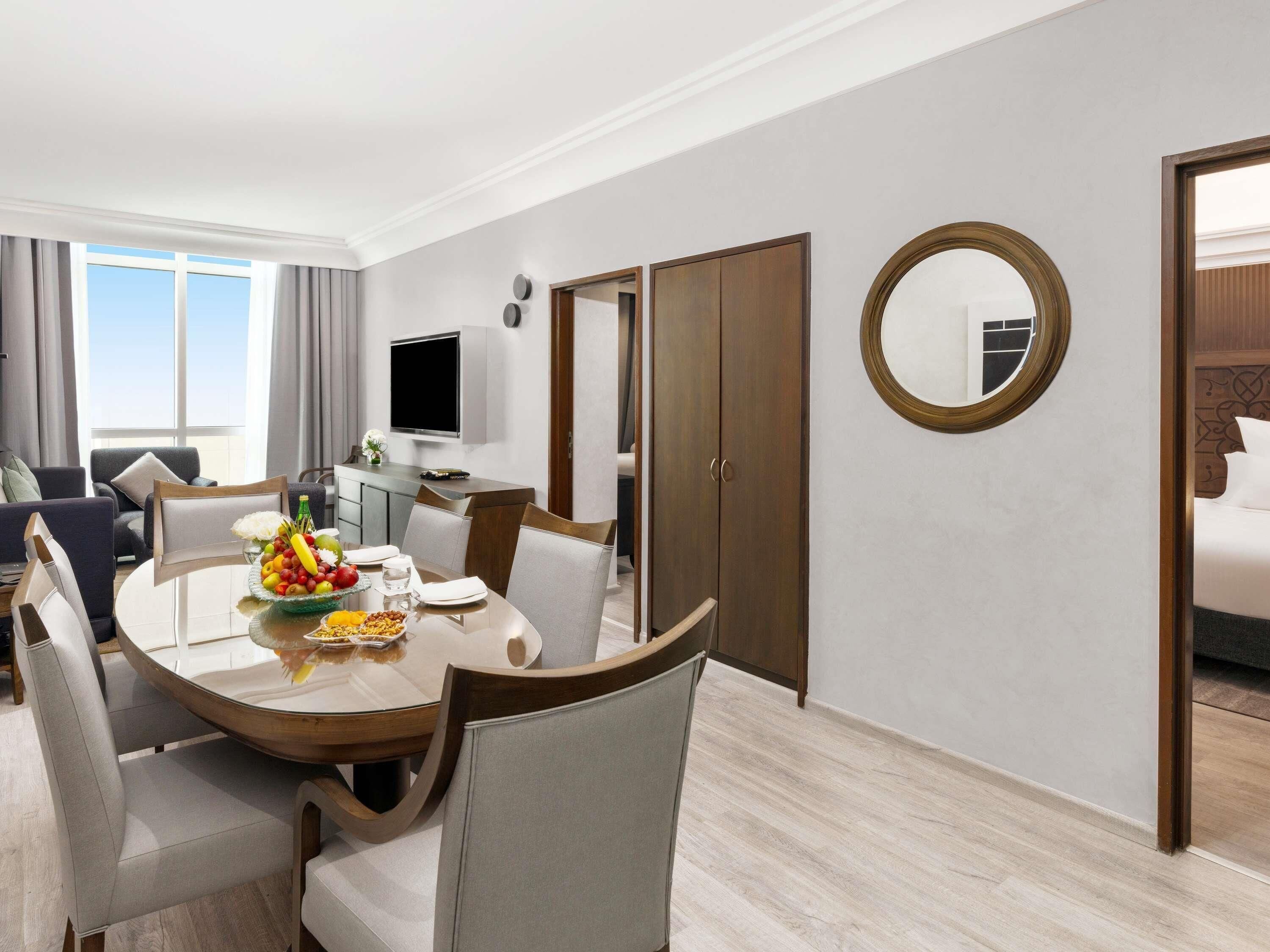 Egyptian cotton sheets, premium bedding, Select Comfort beds, minibar