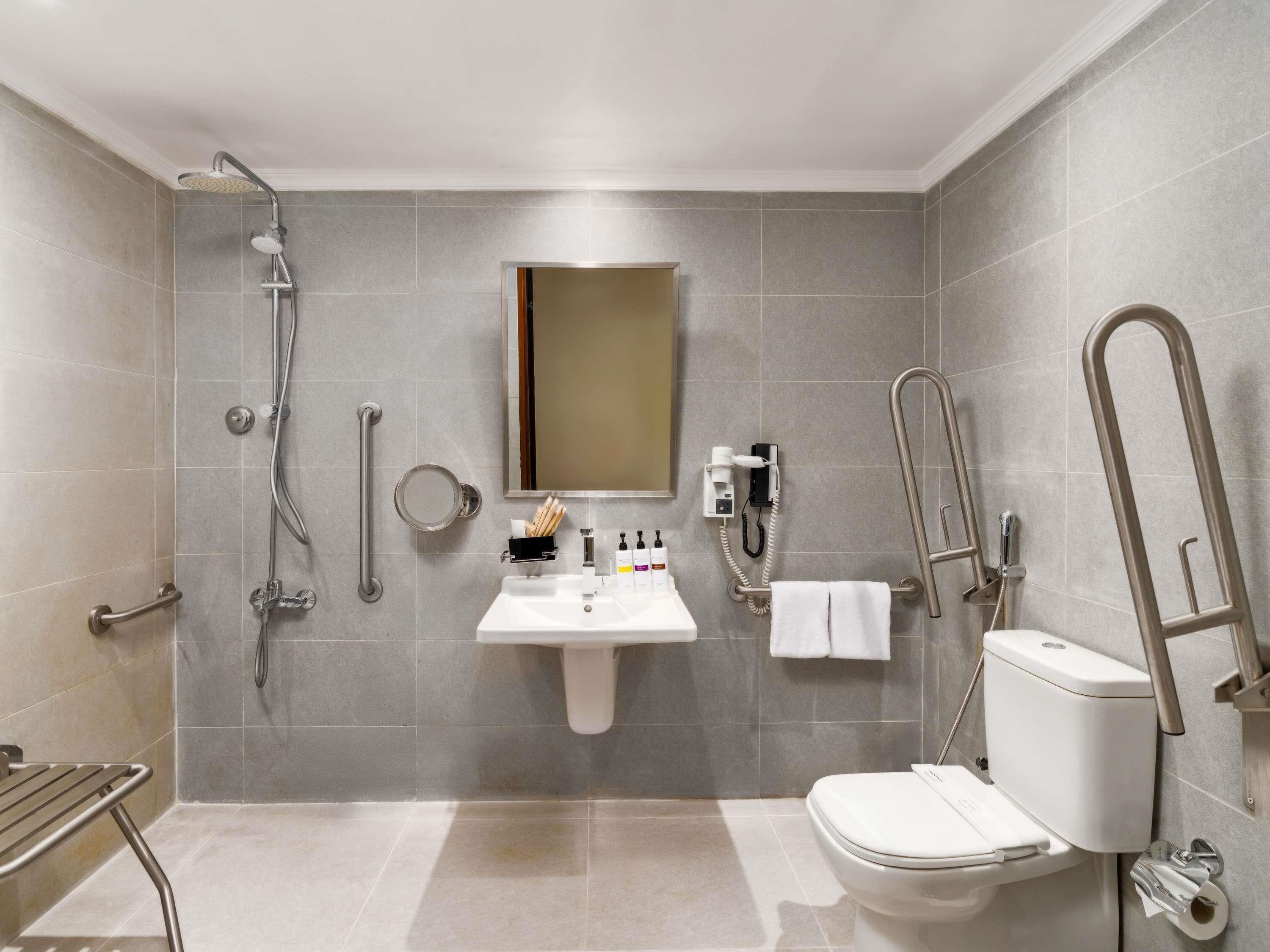 Classic Accessible, 2 Single Size Beds, City View | Bathroom | Eco-friendly toiletries, hair dryer, bathrobes, towels