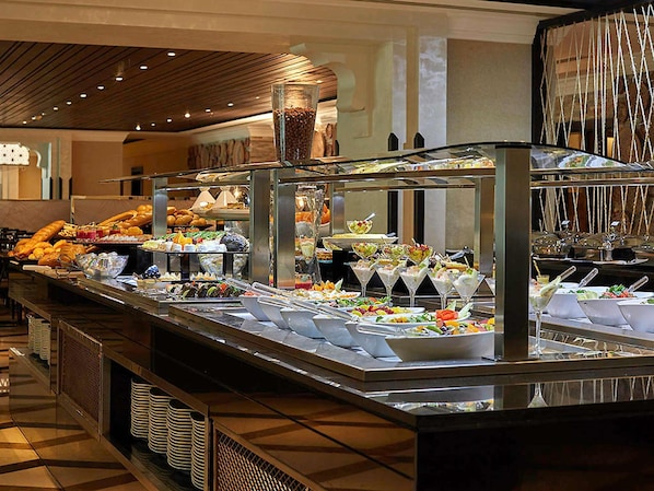 2 Restaurants, Frühstück, Mittagessen, Abendessen, internationale Küche