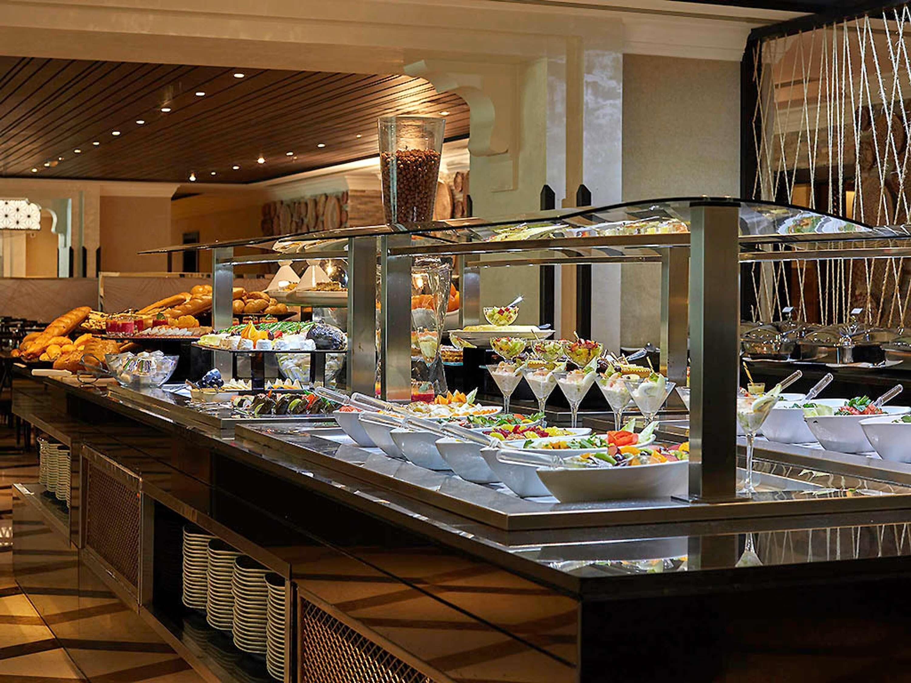 2 ristoranti; aperti a colazione, a pranzo e a cena