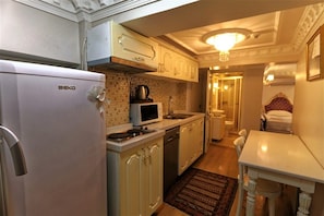 家庭套房, 2 間臥室, 非吸煙房, 城市景觀 | 私人廚房 | 電熱水壺