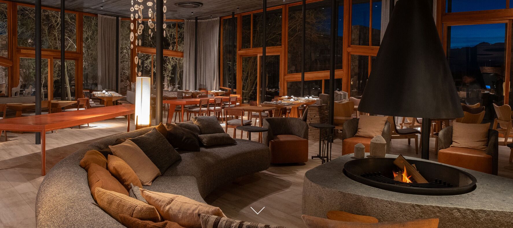 Breakfast, lunch, dinner served; pool views 