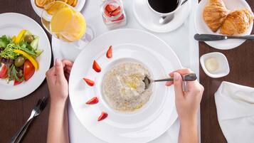 Colazione a buffet, servita tutte le mattine (300 UAH a persona)