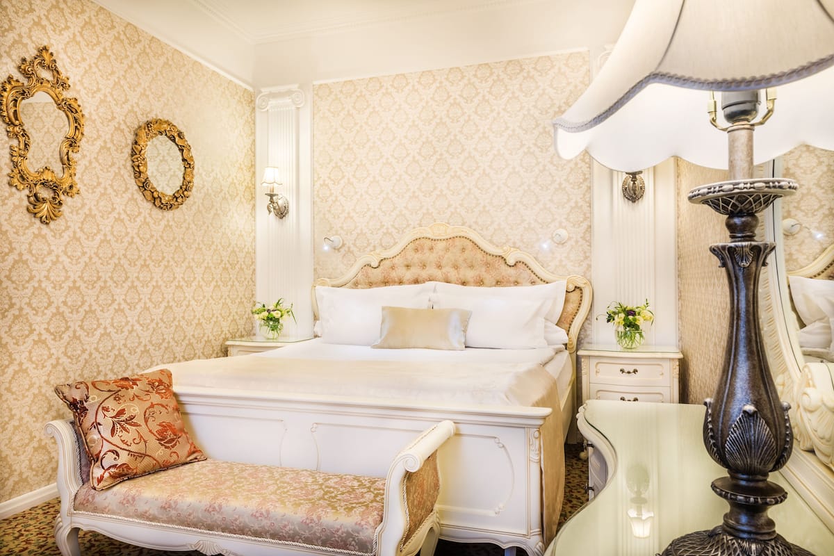 French Style Suite | Minibar, in-room safe, desk, laptop workspace