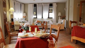 Breakfast, lunch, dinner served; garden views
