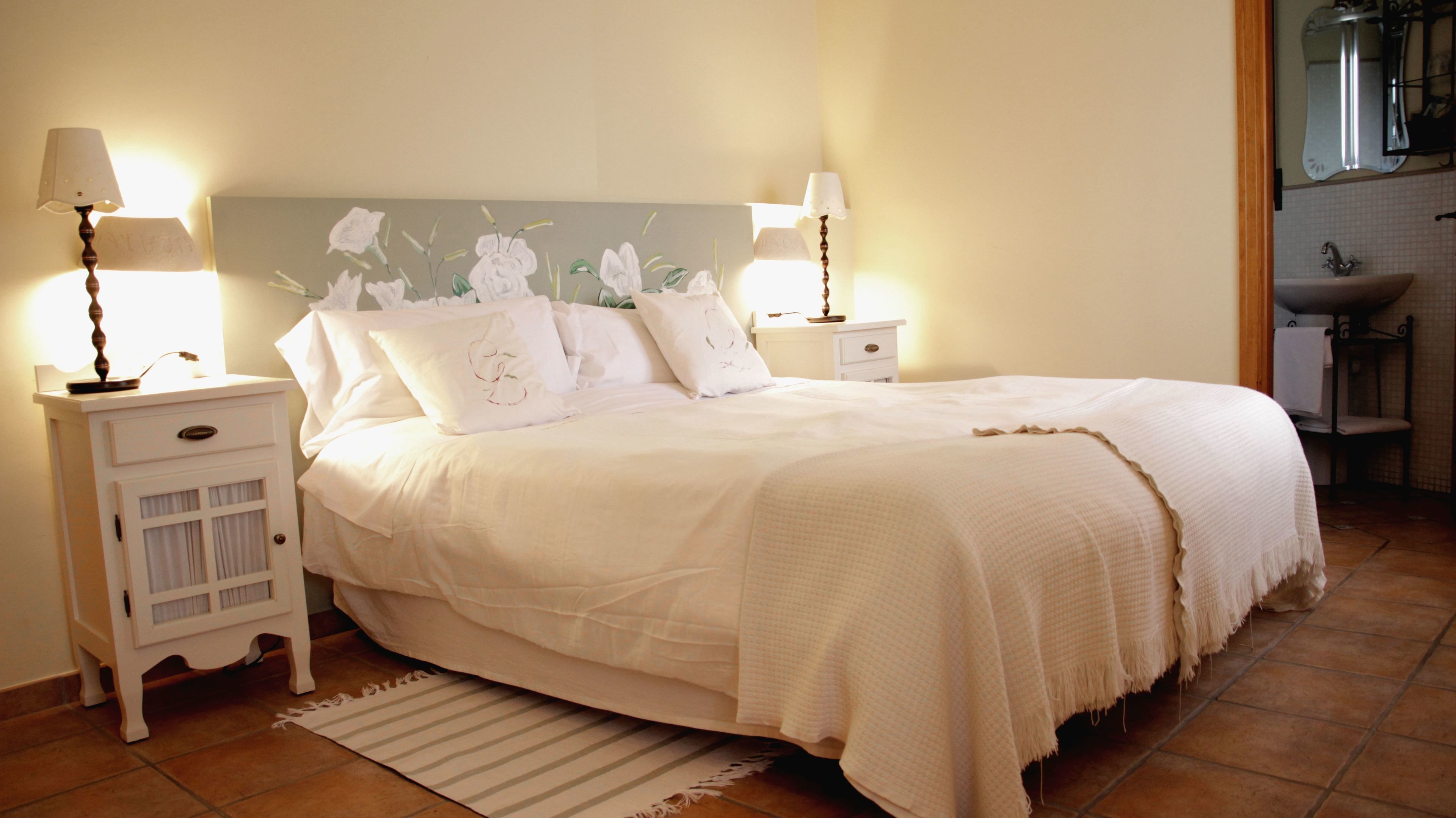 Minibar, rollaway beds, free WiFi