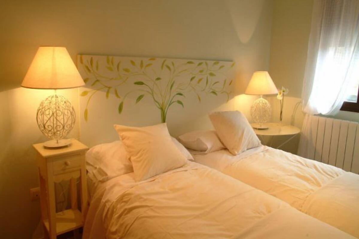 Minibar, rollaway beds, free WiFi