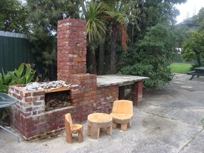 BBQ/picnic Area - The Station House Motel (Collingwood)