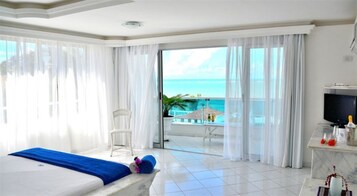 Minibar, individually decorated, free WiFi