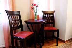 ห้องเอ็กเซกคิวทีฟดับเบิล, เตียงใหญ่ 1 เตียง, ห้องน้ำส่วนตัว | บริการอาหารในห้องพัก