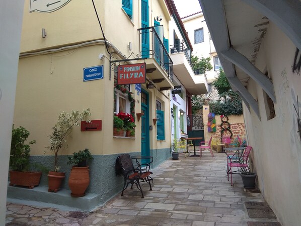 In-room safe, desk, blackout curtains, iron/ironing board - Pension Filyra (Nafplio)