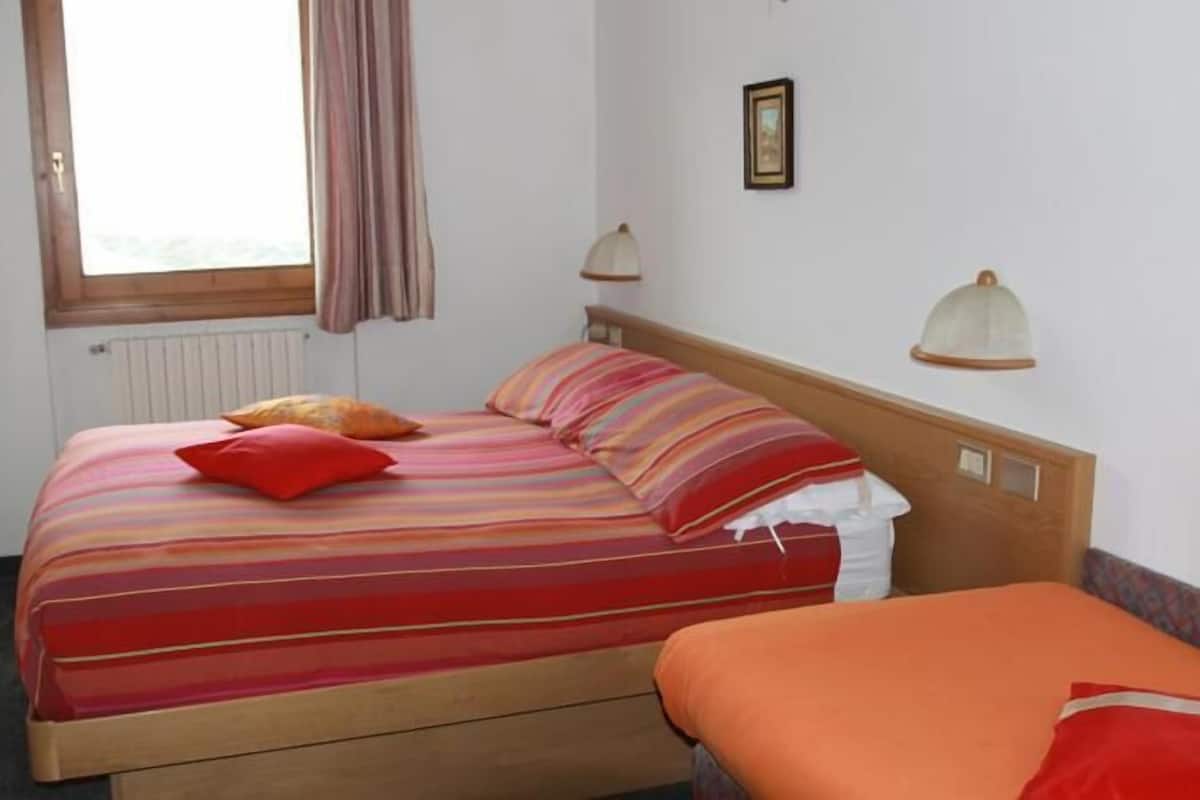 triple room | frette italian sheets, premium bedding, desk, free cots/infant beds