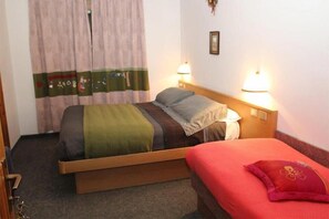 Italiaanse Frette-lakens, luxe beddengoed, een bureau, gratis babybedden