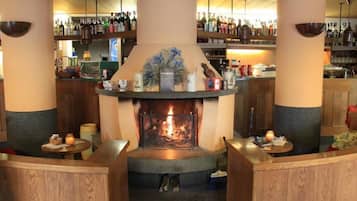 2 bares/lounges