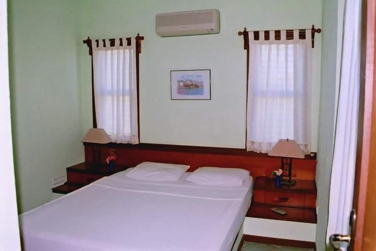 In-room safe, rollaway beds, free WiFi