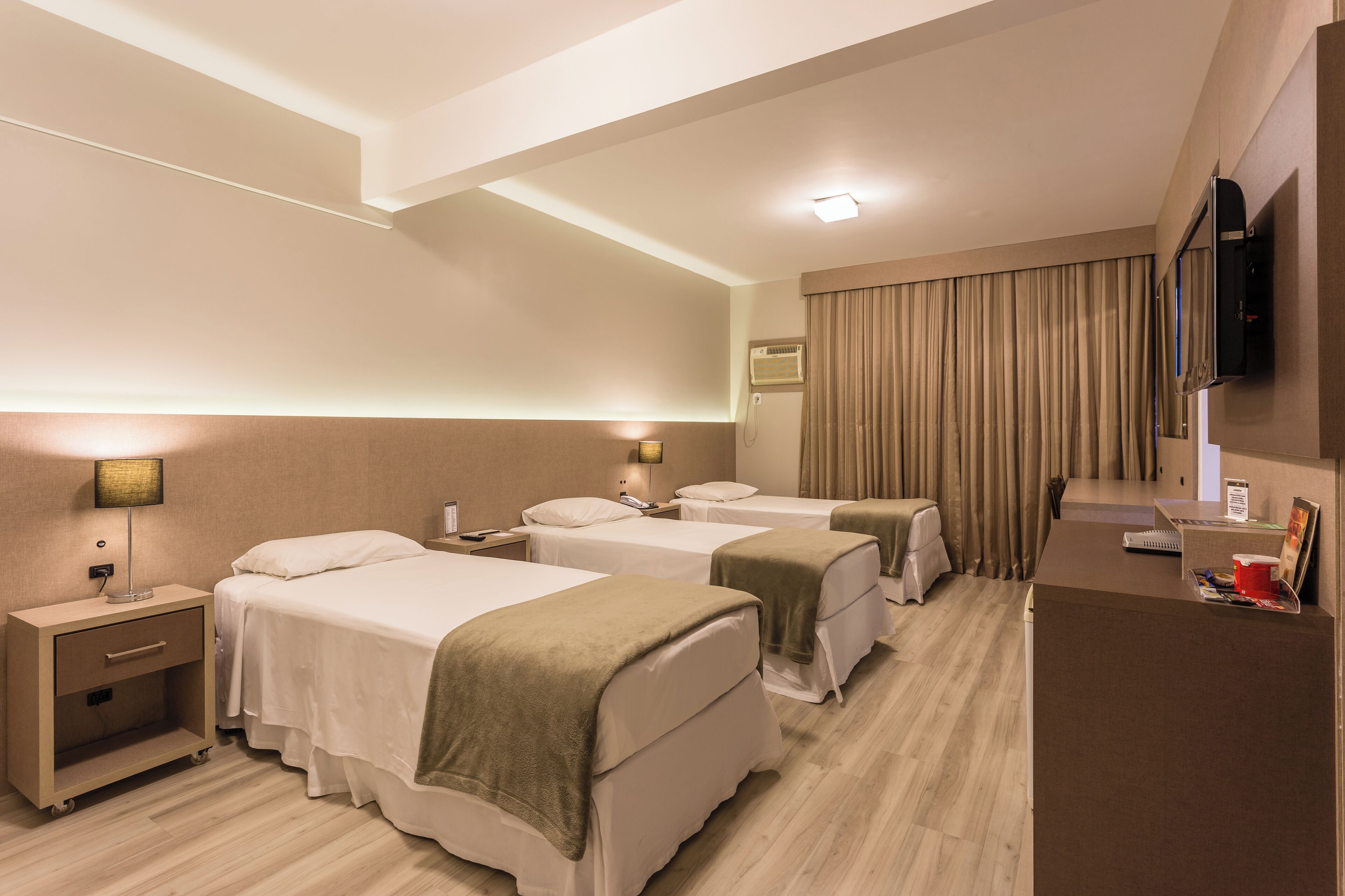 standard triple room | minibar, in-room safe, desk, laptop workspace