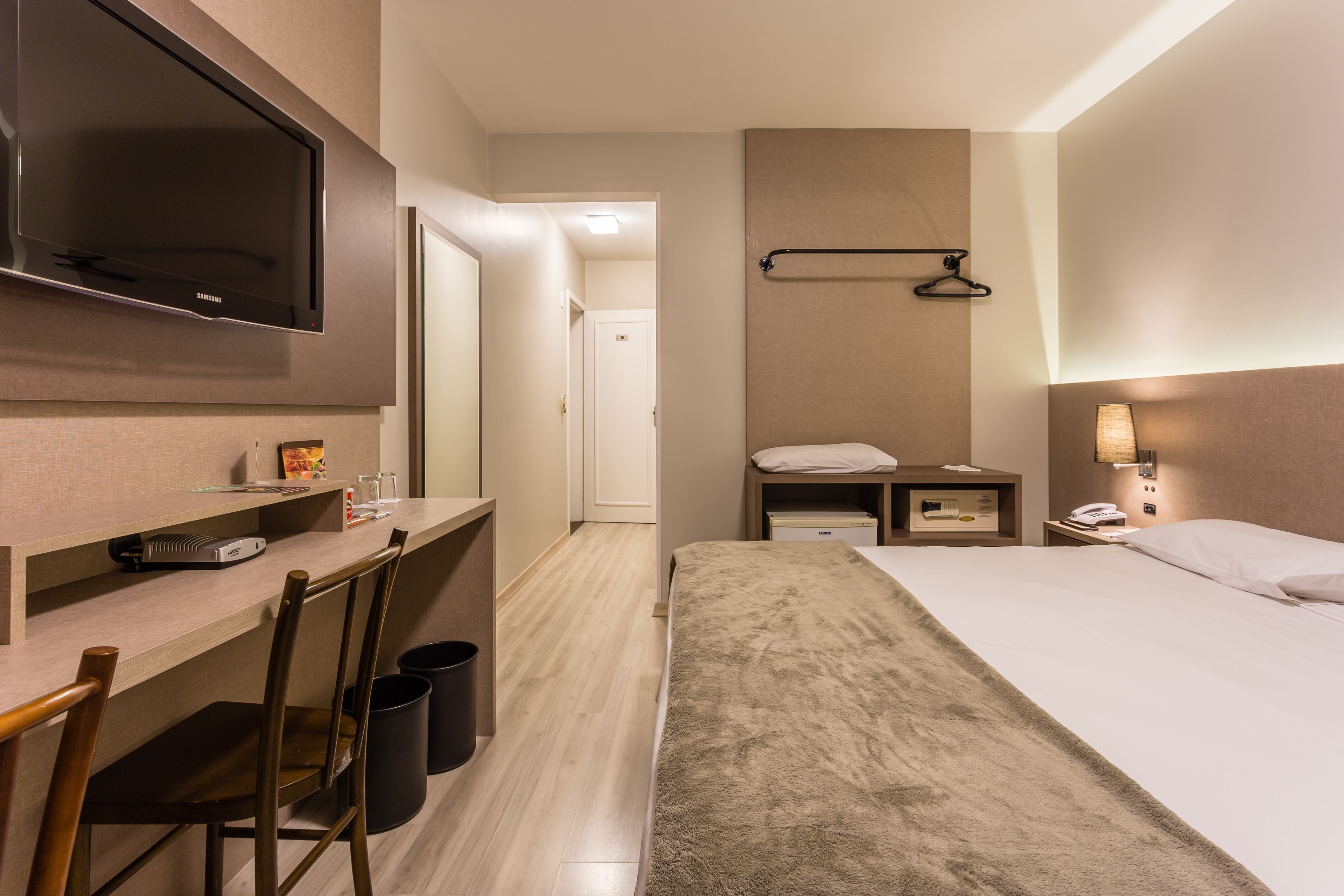 standard double room | minibar, in-room safe, desk, laptop workspace