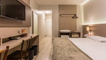 Standard Double Room | Minibar, in-room safe, desk, laptop workspace