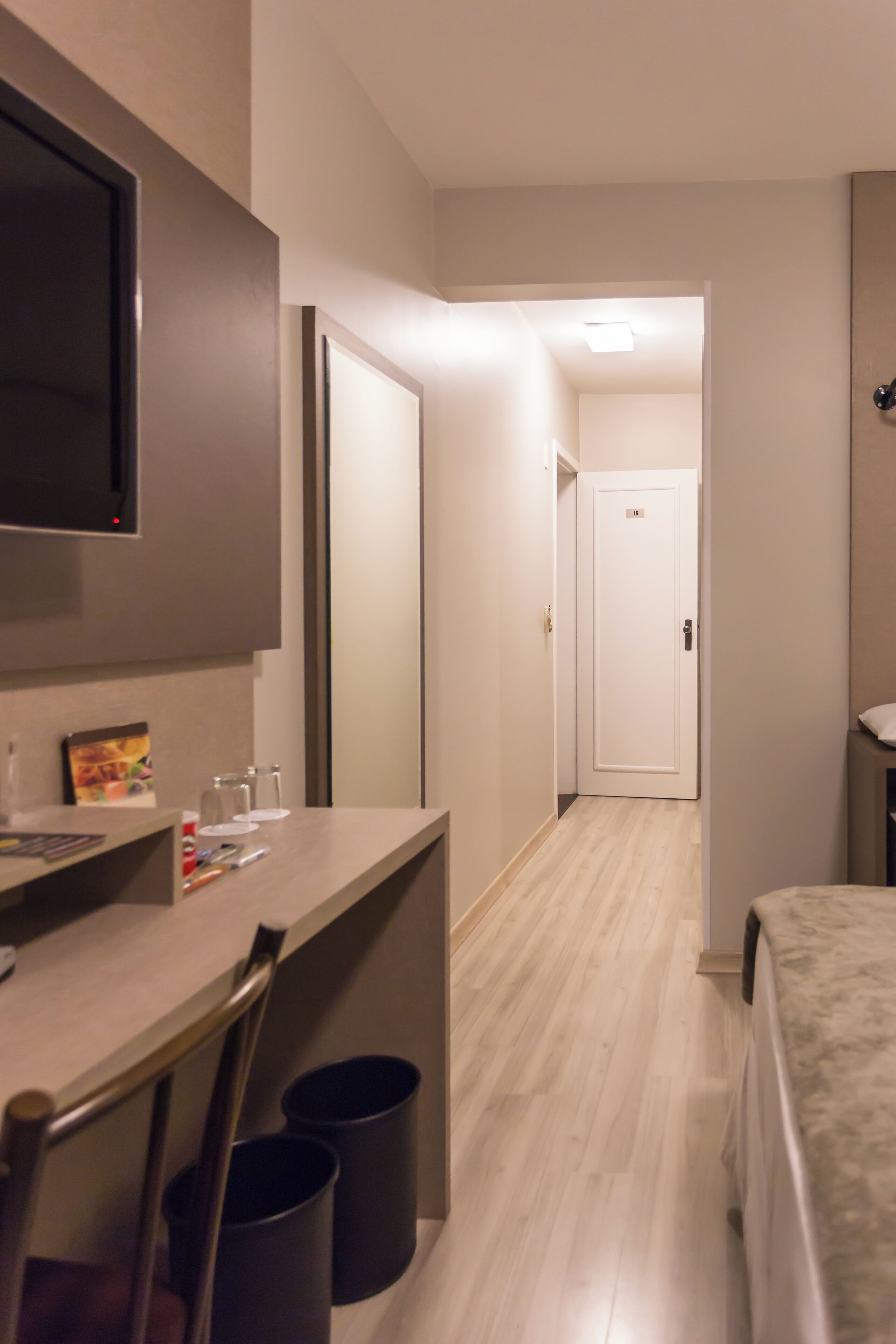 standard double room | minibar, in-room safe, desk, laptop workspace