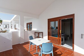 Deluxe Studio | Terrace/patio - Apartamentos Oceano Adults Only (Teguise)