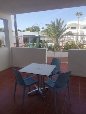 Studio, Poolblick, Erdgeschoss | Blick vom Balkon