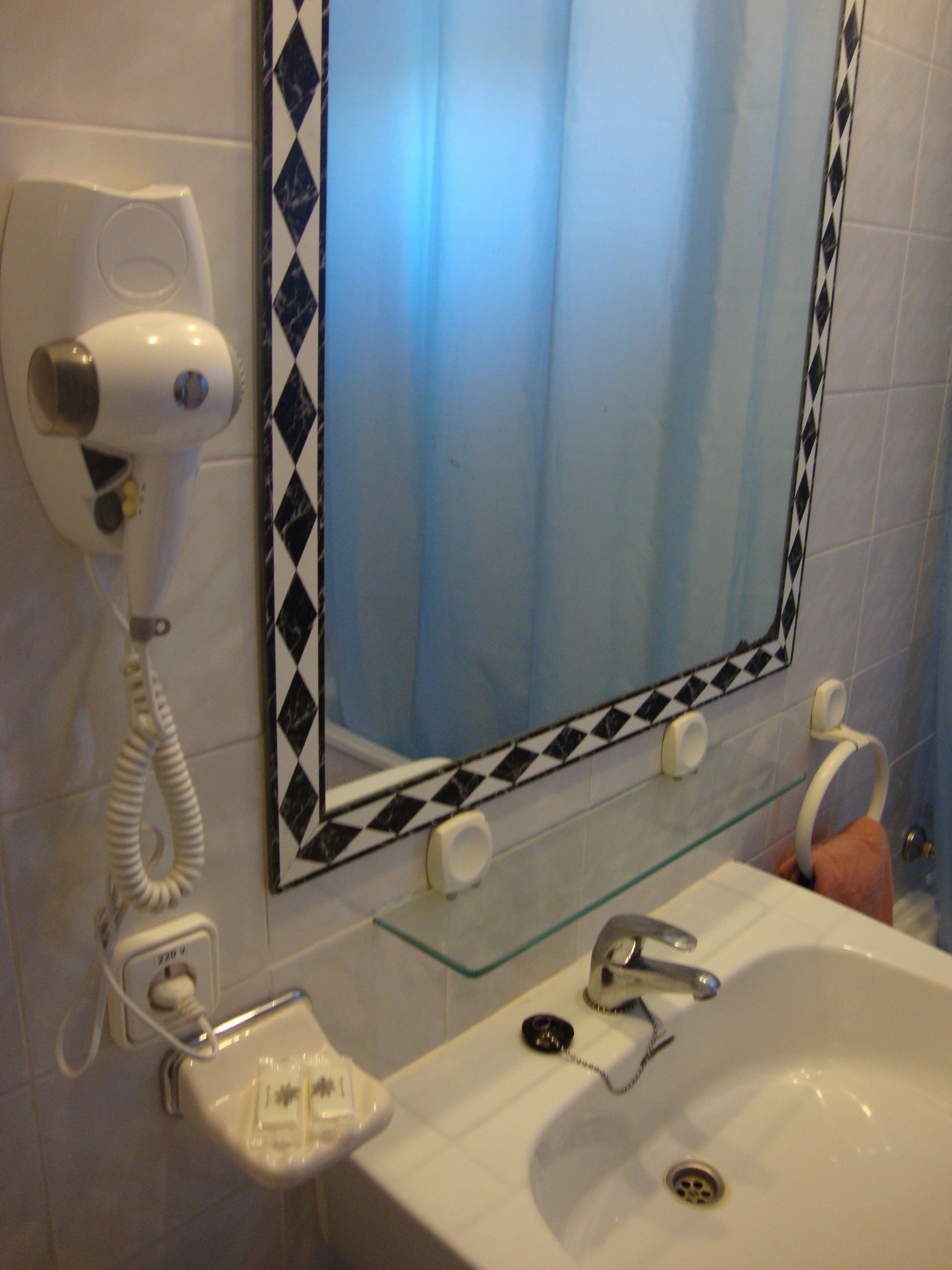 Bathroom sink