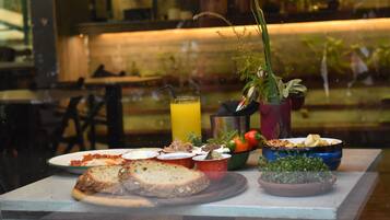 Daily full breakfast (ILS 60 per person)