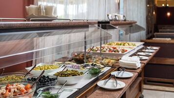 2 restaurants, breakfast served