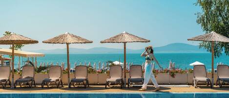Outdoor pool, pool loungers
