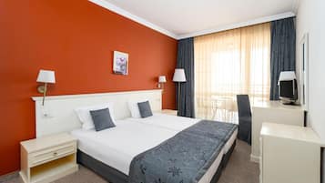 Minibar, desk, iron/ironing board, free WiFi