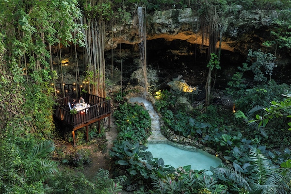 4 restauranter, frokost, lunsj og middag serveres, middelhavsretter