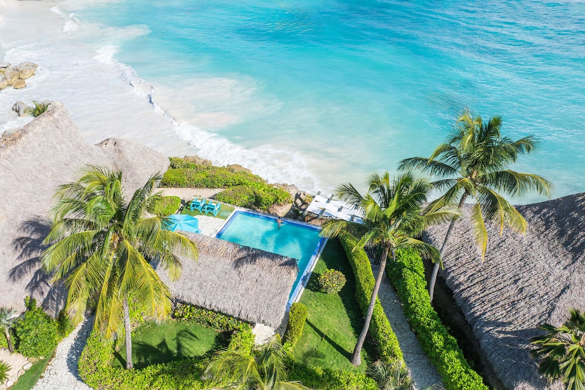 Bungalow, Oceanfront | Egyptian cotton sheets, premium bedding, down comforters