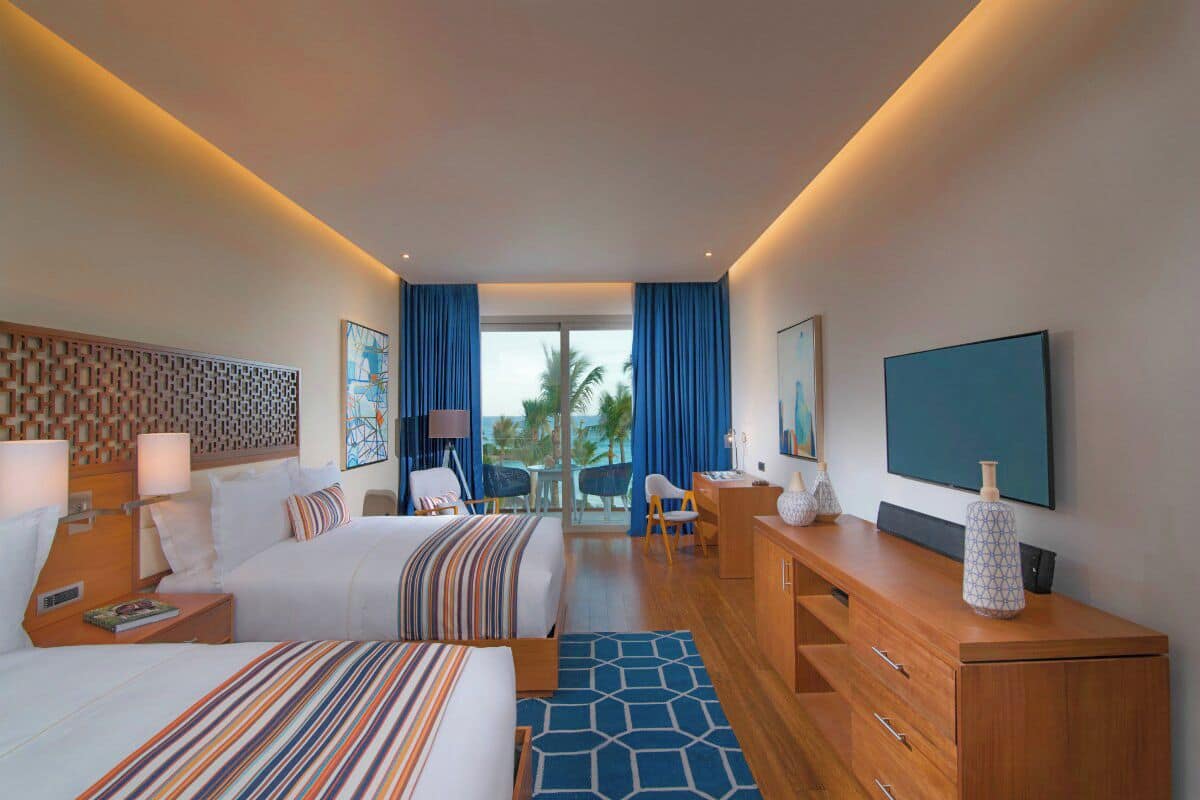 Deluxe Room, Beachfront | Egyptian cotton sheets, premium bedding, down comforters