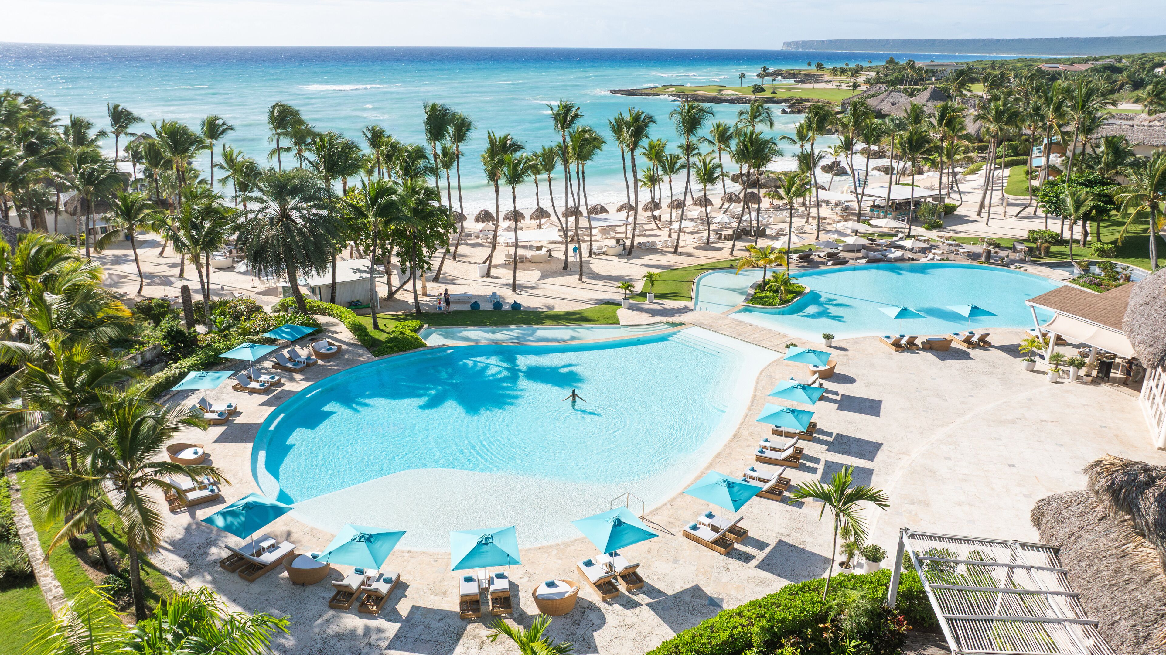 2 つの屋外プール