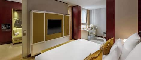 Junior Suite | Premium bedding, minibar, in-room safe, desk