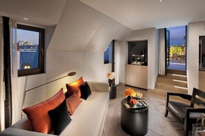 Svit Panoramic | Vardagsrum | 107-centimeters LCD-tv med digitalkanaler, tv och en tv-spelskonsol