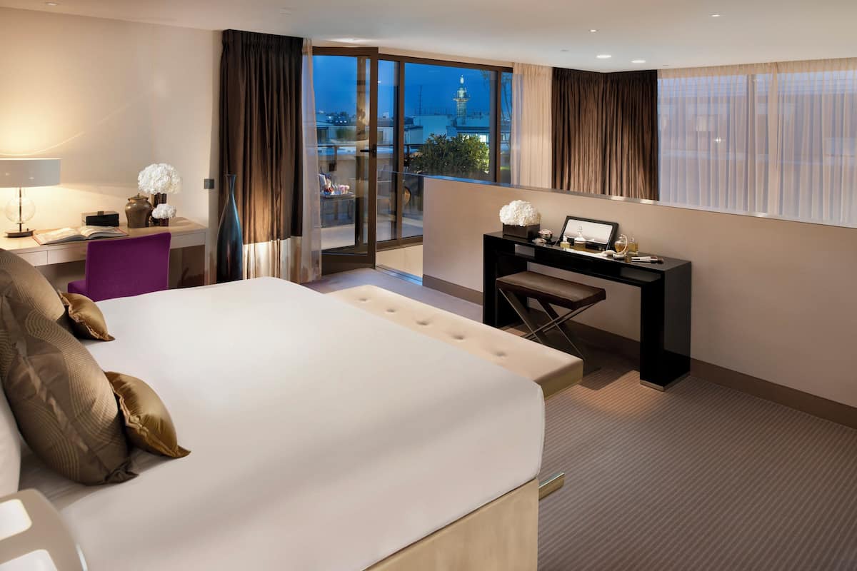 Panoramic Suite | Premium bedding, minibar, in-room safe, desk