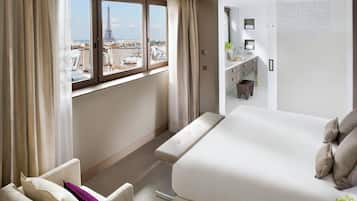 Suite (Duplex) | Luxe beddengoed, een minibar, een kluis op de kamer, een bureau