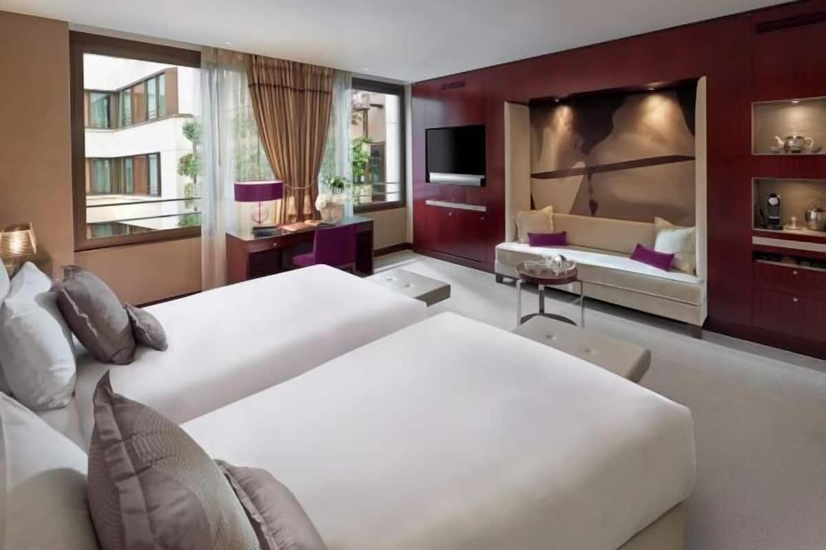 Premium bedding, minibar, in-room safe, desk