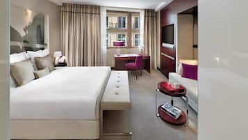 Habitación superior | Ropa de cama de alta calidad y minibar