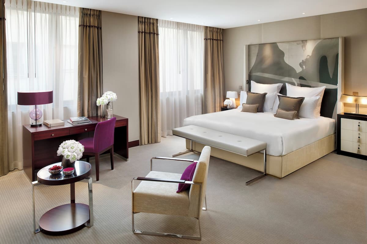 Mandarin, Room | Premium bedding, minibar, in-room safe, desk