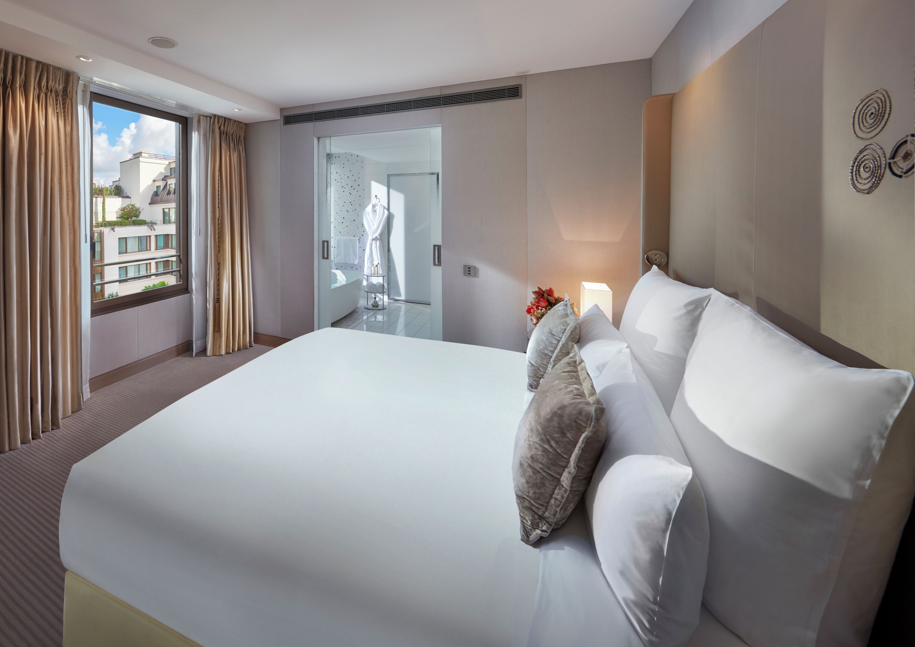 Couture Suite, Suite | Premium bedding, minibar, in-room safe, desk