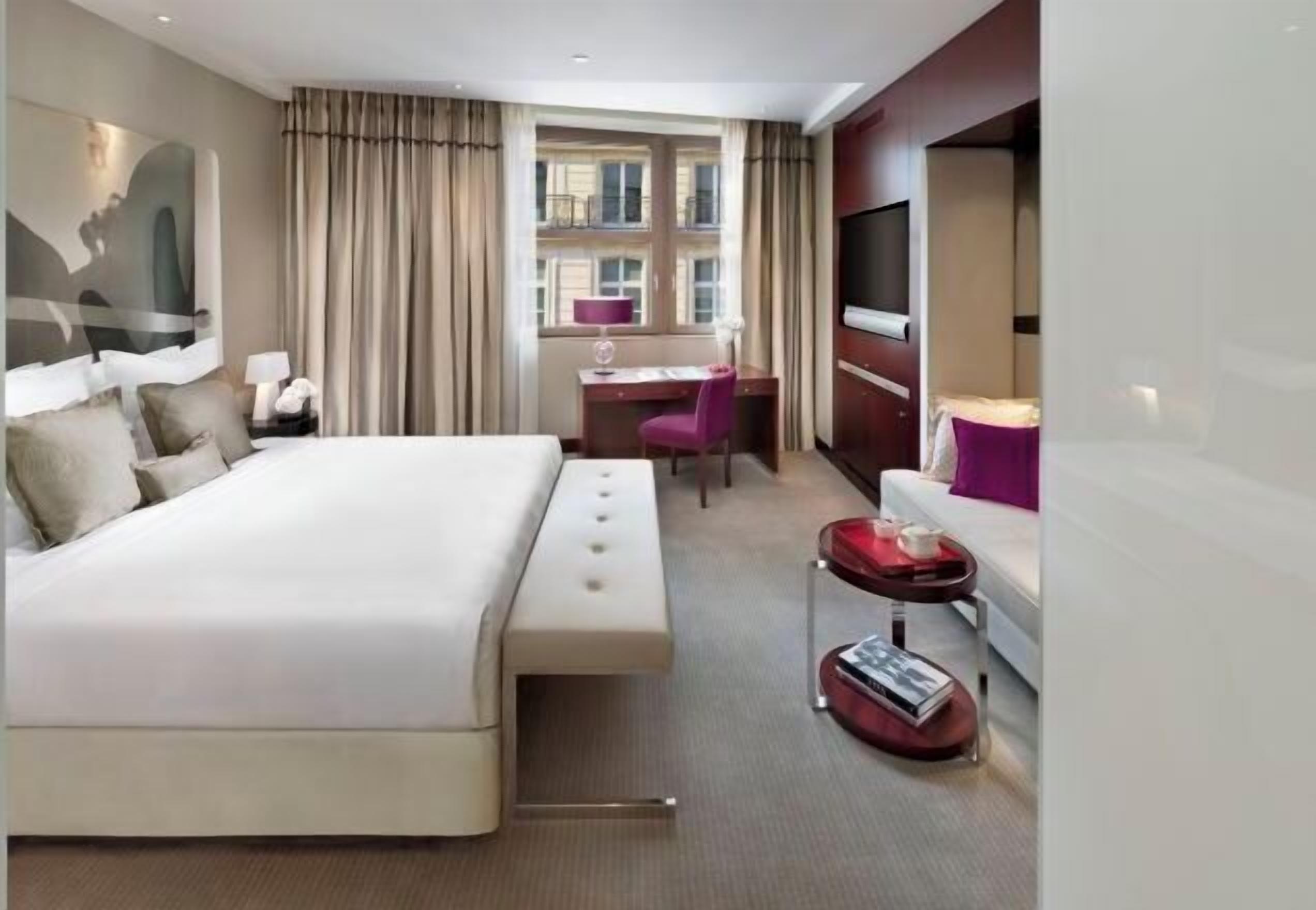 Premium bedding, minibar, in-room safe, desk