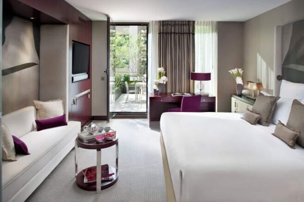 Premium bedding, minibar, in-room safe, desk