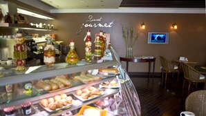 Snack bar