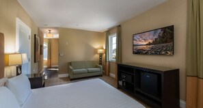 Standard Room, 1 Queen Bed, Accessible, Refrigerator