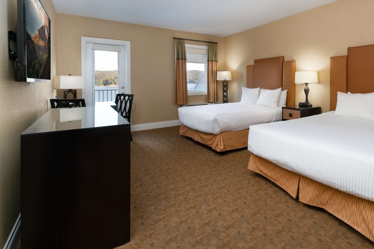 Premium bedding, pillow-top beds, in-room safe, individually decorated