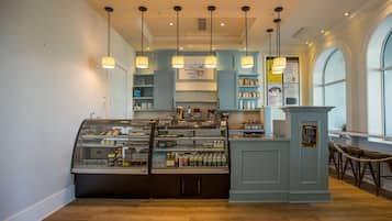 Se sirven desayunos, almuerzos y cocina americana (con vistas al mar)