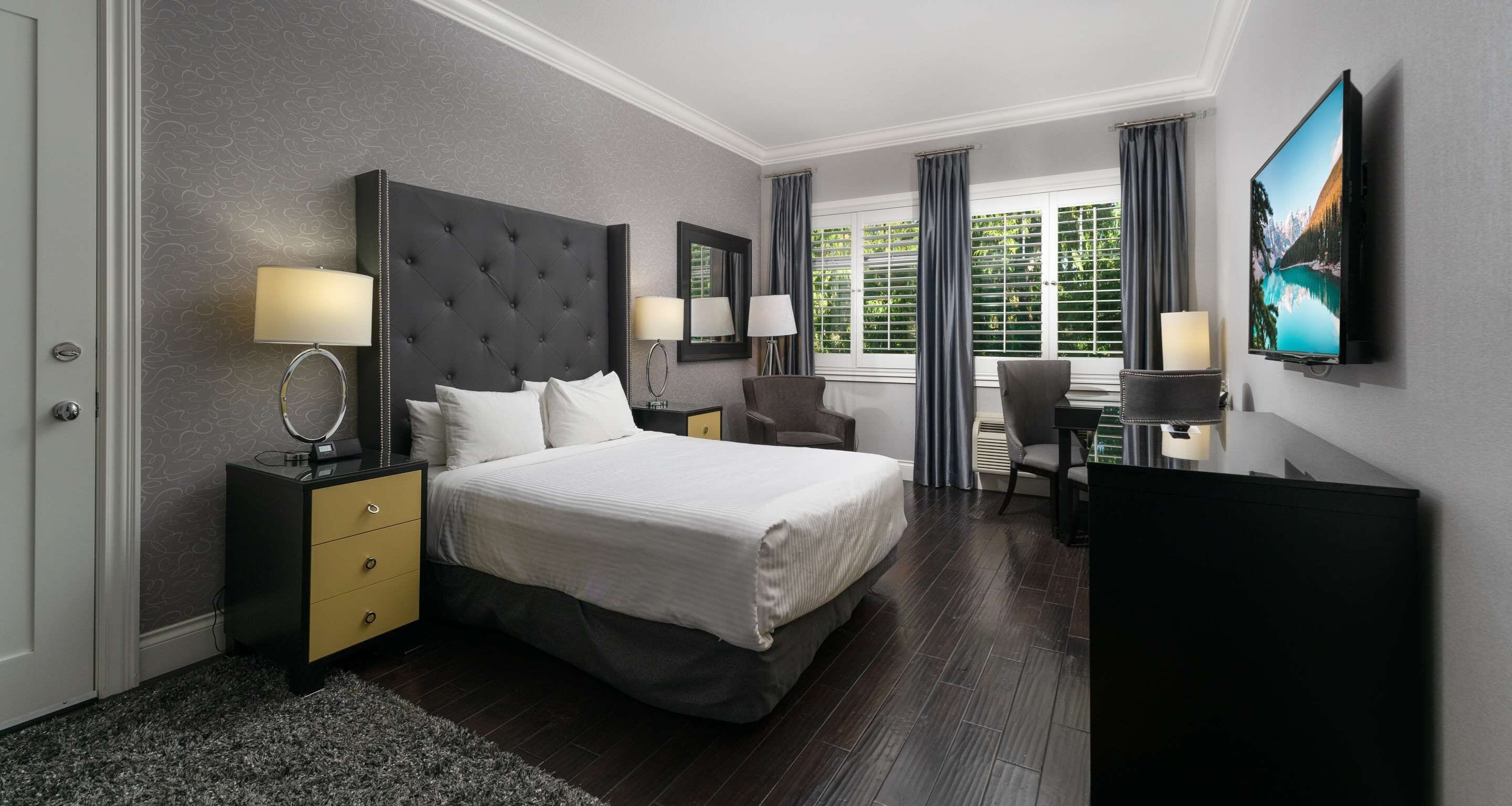 standard room, 1 queen bed, non smoking, refrigerator | premium bedding, pillow-top beds, in-room safe, individually decorated