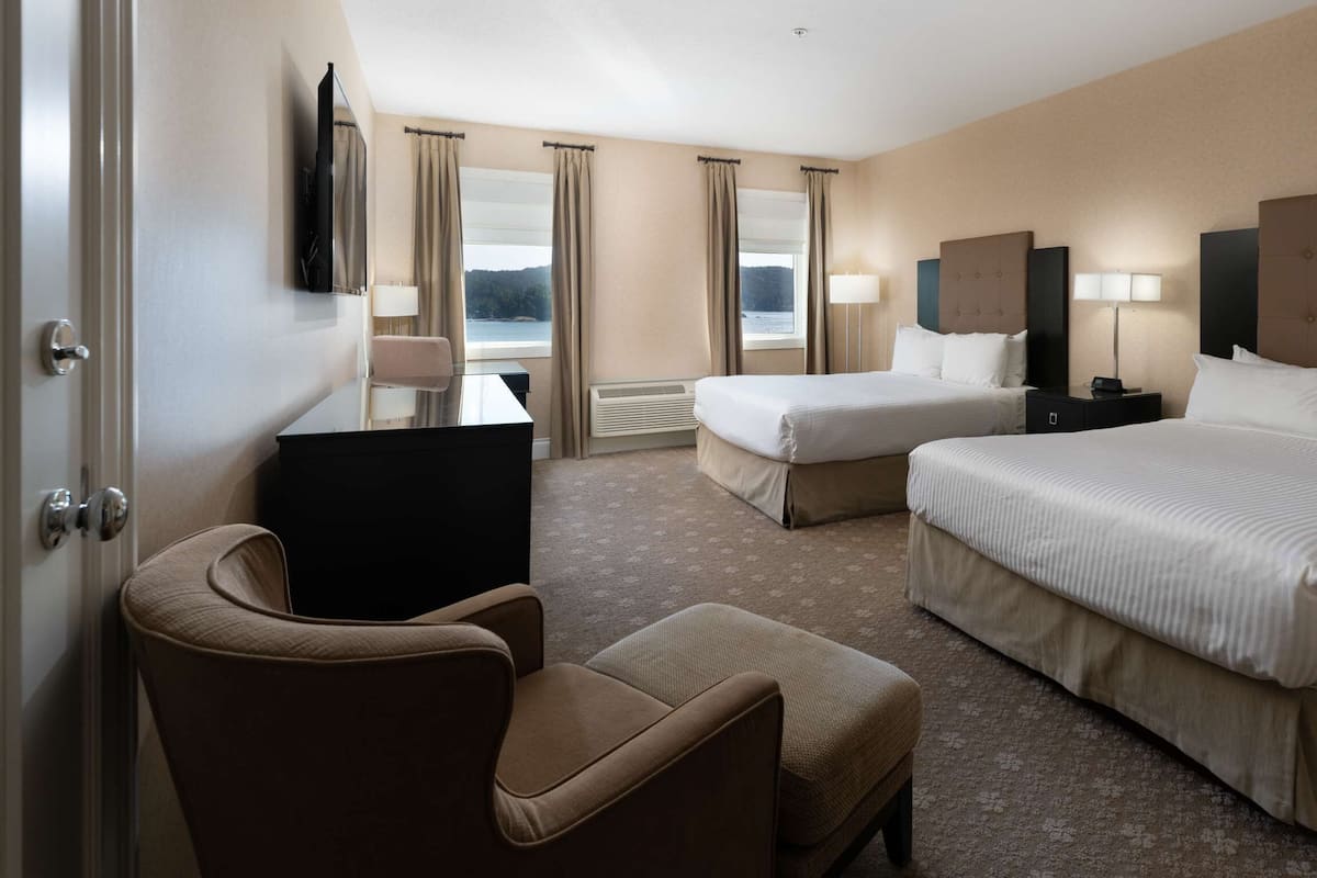 Premium bedding, pillowtop beds, in-room safe, individually decorated